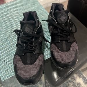Nike Huarache size 11.5 black and grey shoes